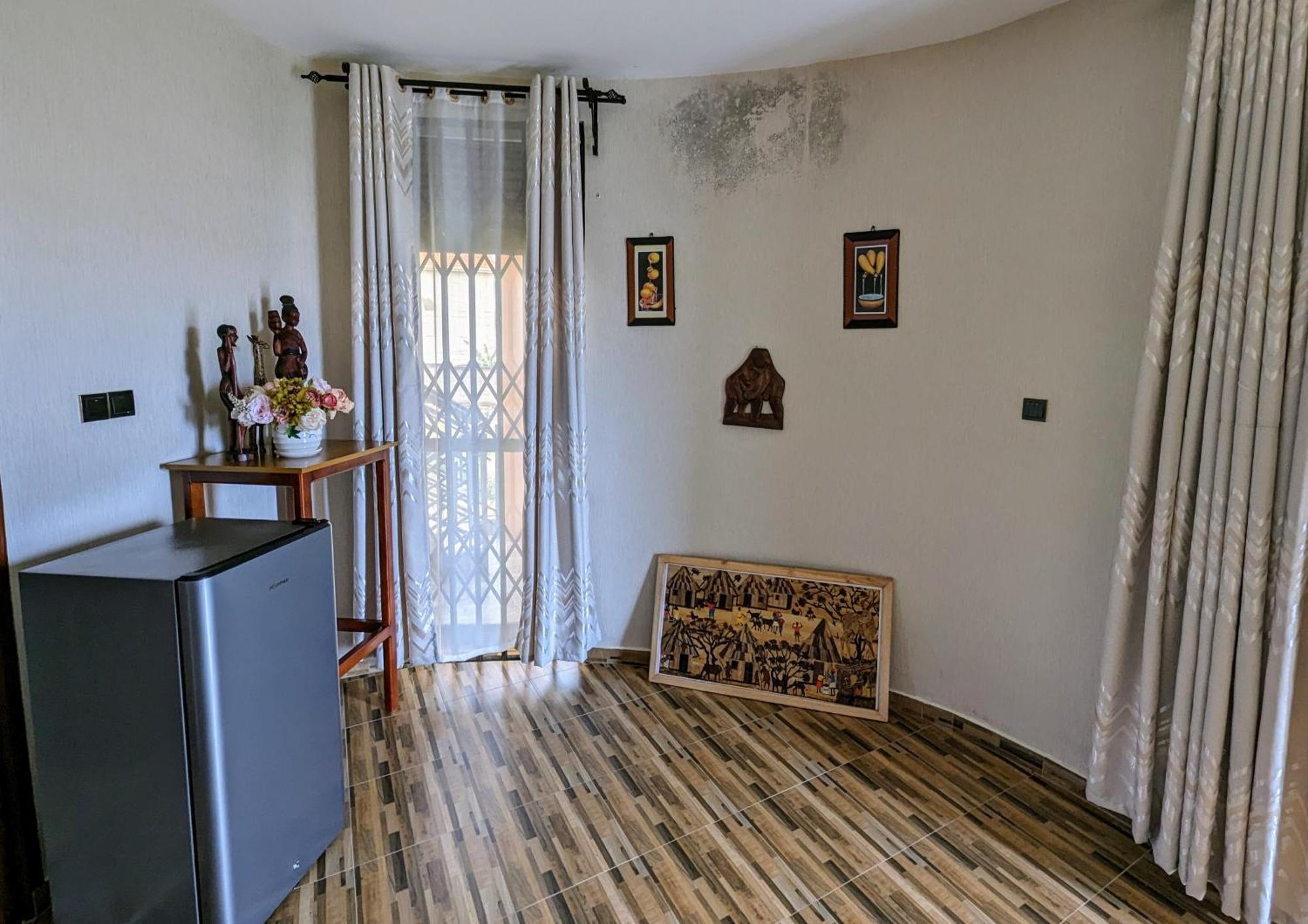 Oslo Gardens Bed & Breakfast Энтеббе Экстерьер фото