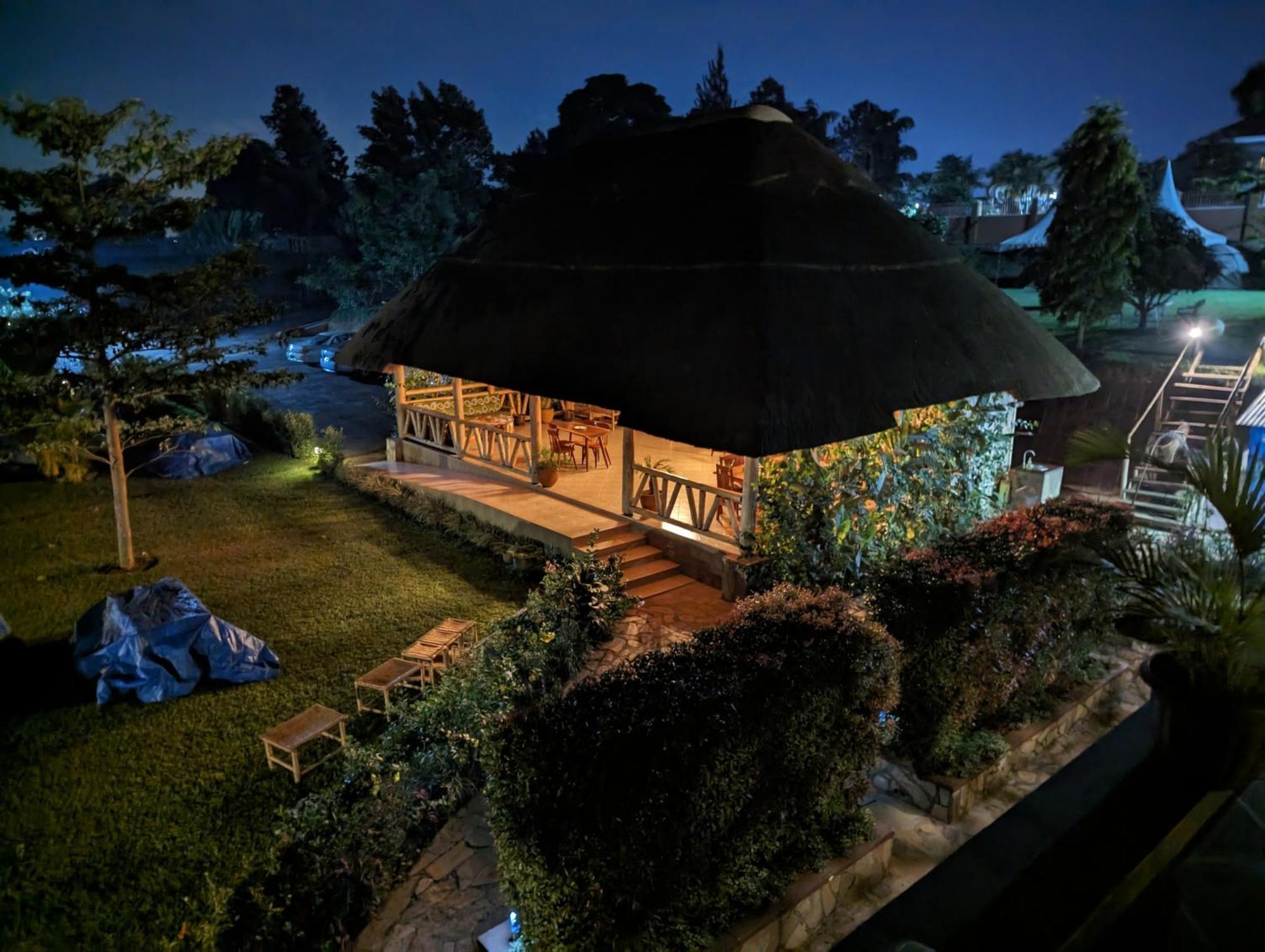 Oslo Gardens Bed & Breakfast Энтеббе Экстерьер фото